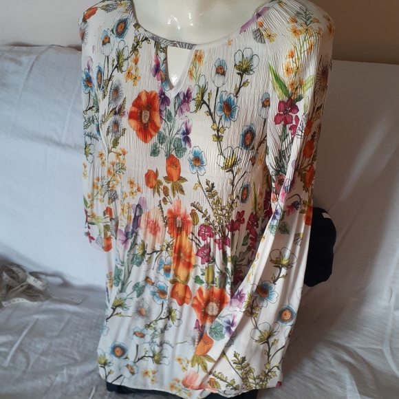Charlie B New Beautiful Flowy Flower Blouse Tunic - Picture 2 of 16
